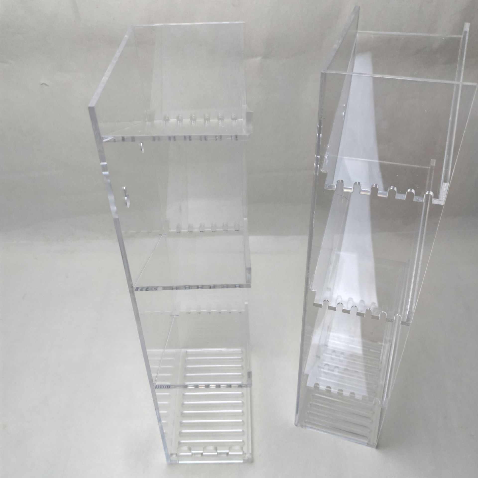 Transparent 4-layer acrylic perfume storage bathroom rack punch-free design